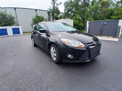 2012 Ford Focus SE   - Photo 2 - Apopka, FL 32703