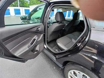 2012 Ford Focus SE   - Photo 13 - Apopka, FL 32703