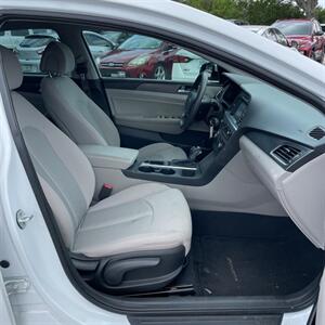 2016 Hyundai SONATA Sport   - Photo 15 - Apopka, FL 32703