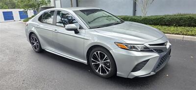 2018 Toyota Camry L   - Photo 2 - Apopka, FL 32703