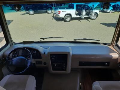 2015 Forest River Georgetown Presidential 335 DS - Photo 5 - Medford, OR 97504