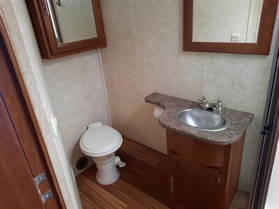 2015 Forest River Georgetown Presidential 335 DS - Photo 11 - Medford, OR 97504