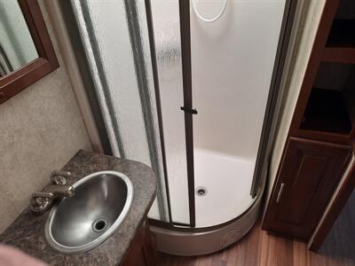 2015 Forest River Georgetown Presidential 335 DS - Photo 12 - Medford, OR 97504