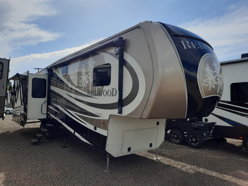 2015 Crossroads Redwood 38GK   - Photo 1 - Medford, OR 97504
