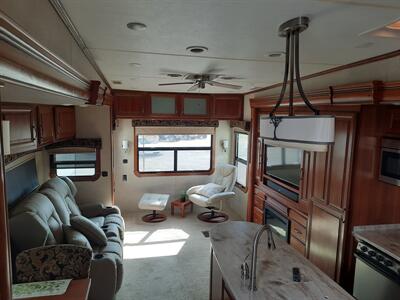 2015 Crossroads Redwood 38GK   - Photo 3 - Medford, OR 97504