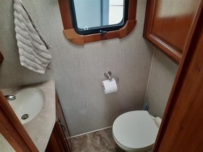 2015 Crossroads Redwood 38GK   - Photo 13 - Medford, OR 97504