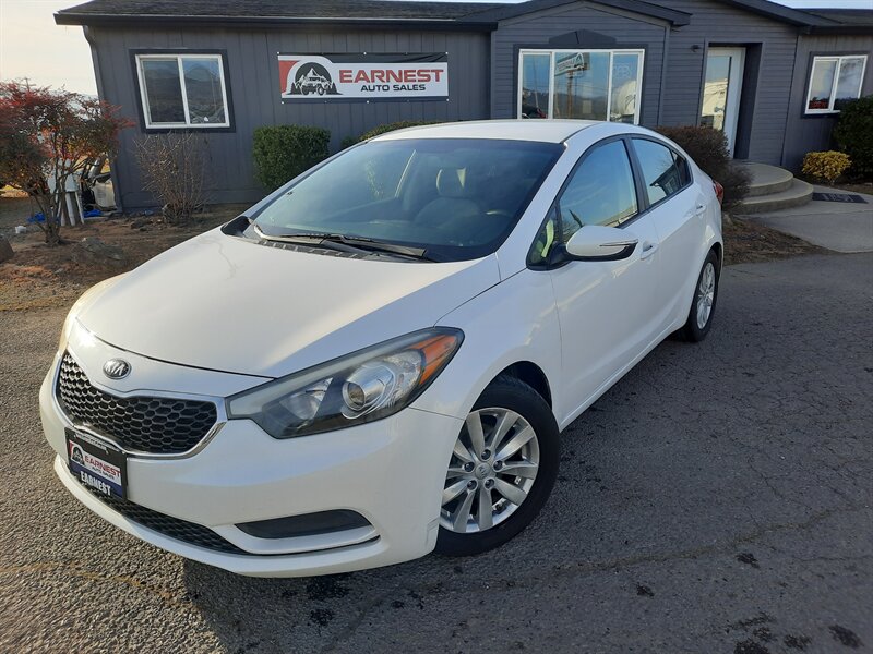 2016 Kia Forte LX   - Photo 1 - Roseburg, OR 97470