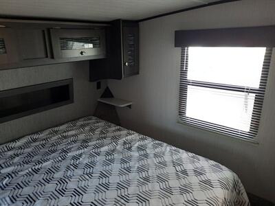 2019 Heartland Fuel 335 Cummins Onan 5500 Kw Generator - Photo 23 - Medford, OR 97504