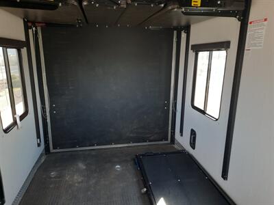 2019 Heartland Fuel 335 Cummins Onan 5500 Kw Generator - Photo 18 - Medford, OR 97504