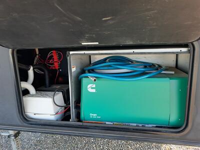 2019 Heartland Fuel 335 Cummins Onan 5500 Kw Generator - Photo 9 - Medford, OR 97504