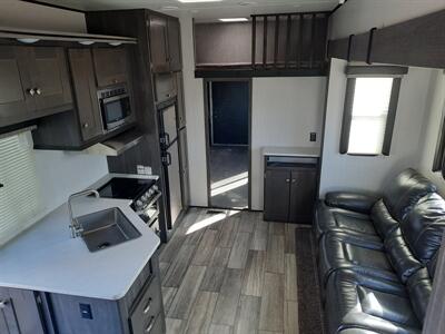 2019 Heartland Fuel 335 Cummins Onan 5500 Kw Generator - Photo 12 - Medford, OR 97504