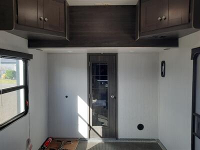 2019 Heartland Fuel 335 Cummins Onan 5500 Kw Generator - Photo 17 - Medford, OR 97504