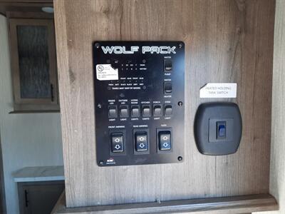 2020 Forest River Cherokee Wolf Pack 335PACK13 Platinum   - Photo 21 - Medford, OR 97504