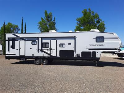2020 Forest River Cherokee Wolf Pack 335PACK13 Platinum   - Photo 2 - Medford, OR 97504