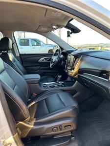 2019 Chevrolet Traverse LT Leather 4x4 4dr SUV   - Photo 6 - Roseburg, OR 97470