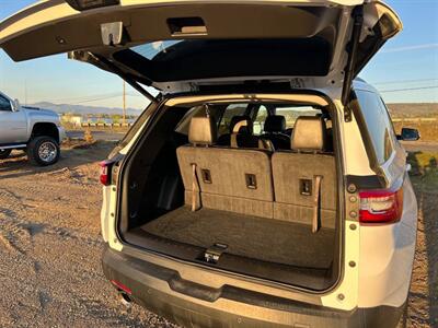 2019 Chevrolet Traverse LT Leather 4x4 4dr SUV   - Photo 5 - Roseburg, OR 97470