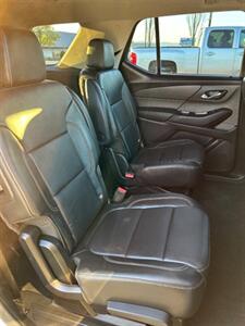 2019 Chevrolet Traverse LT Leather 4x4 4dr SUV   - Photo 7 - Roseburg, OR 97470