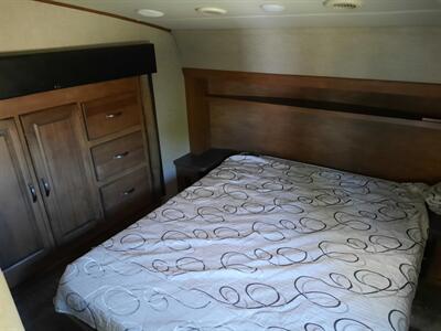2017 Forest River Sabre M-28RL Lite - Photo 12 - Medford, OR 97504
