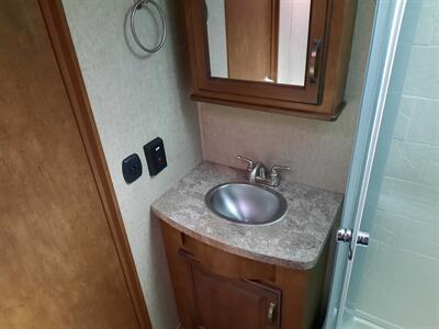 2017 Forest River Sabre M-28RL Lite - Photo 16 - Medford, OR 97504