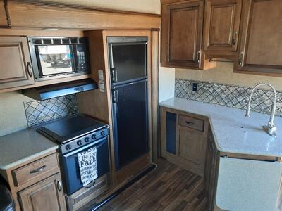 2017 Forest River Sabre M-28RL Lite - Photo 10 - Medford, OR 97504