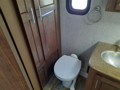 2022 Northwood Arctic Fox North Fork 25R   - Photo 19 - Medford, OR 97504