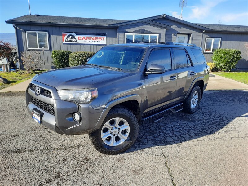 2019 Toyota 4Runner SR5   - Photo 1 - Roseburg, OR 97470