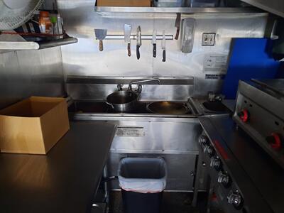 1995 Oshkosh MT16FD Street Vender Food Truck - Photo 13 - Medford, OR 97504
