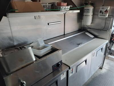 1995 Oshkosh MT16FD Street Vender Food Truck - Photo 11 - Medford, OR 97504