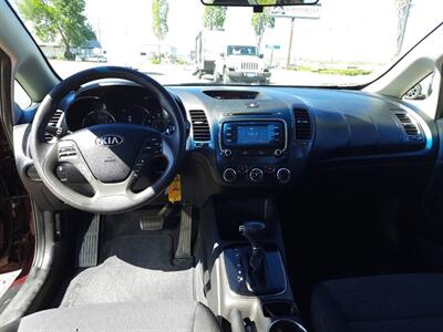 2018 Kia Forte LX 4dr Sedan 6A   - Photo 6 - Roseburg, OR 97470