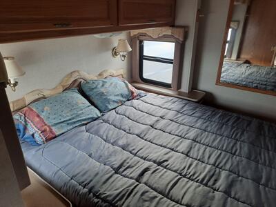 2004 Workhorse W22  GM Vortec 8100 - Photo 16 - Medford, OR 97504