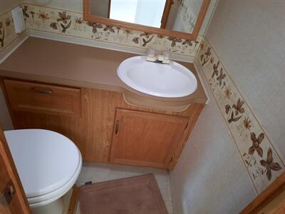 2004 Workhorse W22  GM Vortec 8100 - Photo 19 - Medford, OR 97504