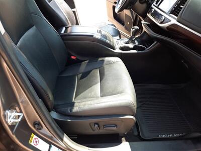 2016 Toyota Highlander Limited AWD 4dr SUV   - Photo 7 - Roseburg, OR 97470