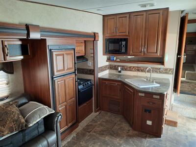 2014 Keystone Cougar 28SGS   - Photo 8 - Medford, OR 97504
