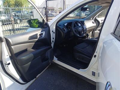 2018 Nissan Pathfinder SV, Fully Serviced - Photo 3 - Albuquerque, NM 87121