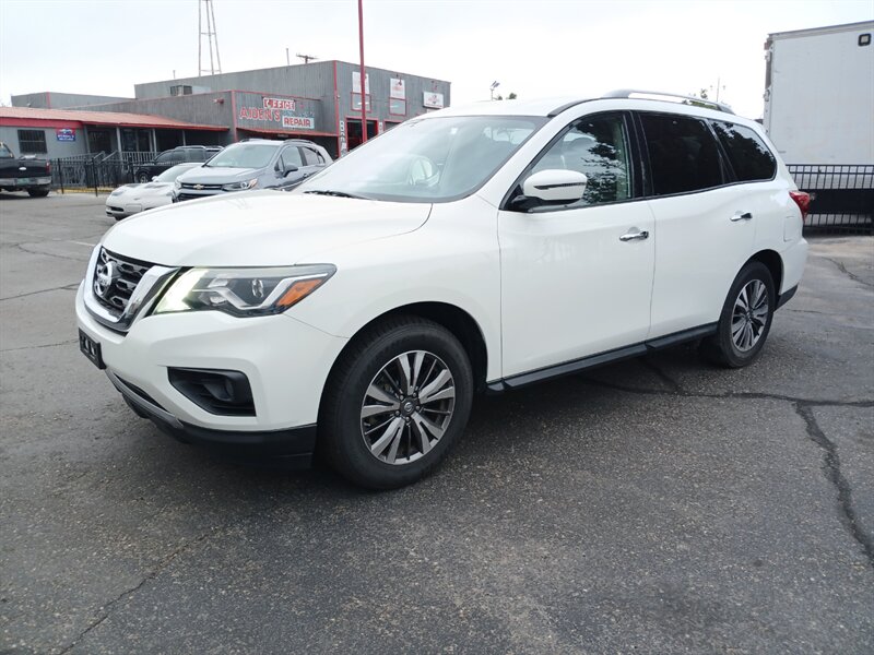 2018 Nissan Pathfinder SV  