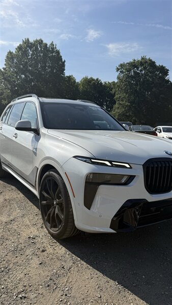 2023 BMW X7 xDrive40i - Photo 2 - Matthews, NC 28104