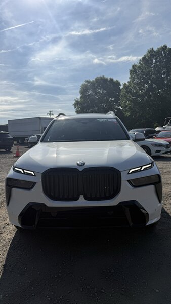 2023 BMW X7 xDrive40i   - Photo 1 - Matthews, NC 28104