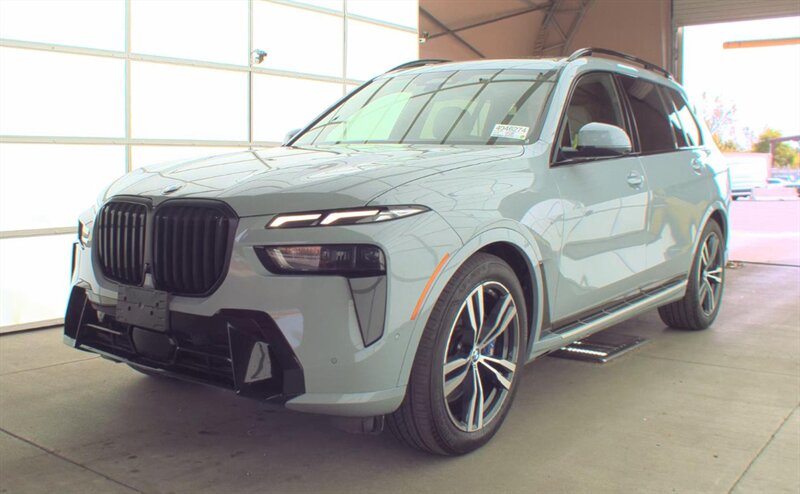 2023 BMW X7 40i's photo