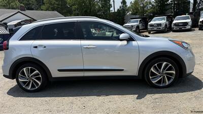 2017 Kia Niro Touring   - Photo 7 - Matthews, NC 28104