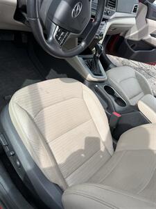 2017 Hyundai ELANTRA SE - Photo 11 - Matthews, NC 28104