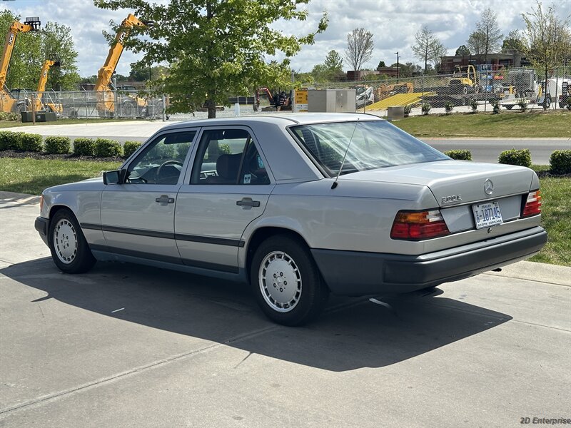 1989 Mercedes-Benz 300 E - Photo 3 - Matthews, NC 28104