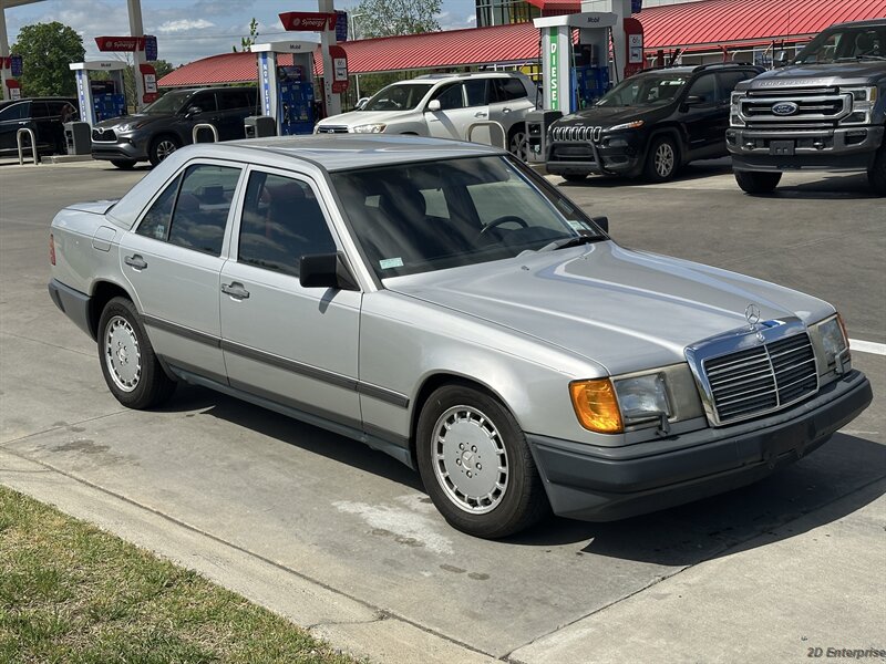 1989 Mercedes-Benz 300 E - Photo 5 - Matthews, NC 28104