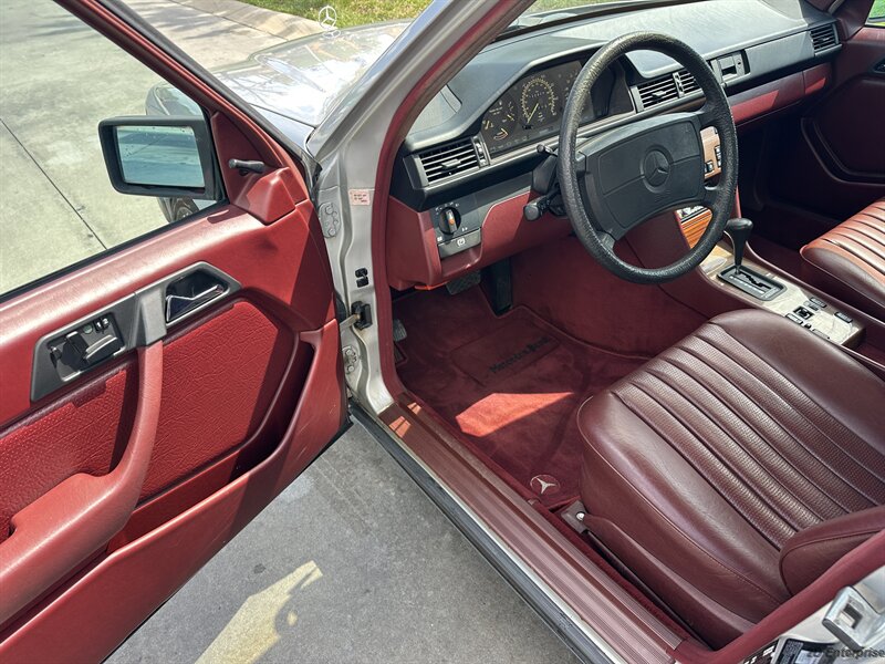 1989 Mercedes-Benz 300 E - Photo 6 - Matthews, NC 28104