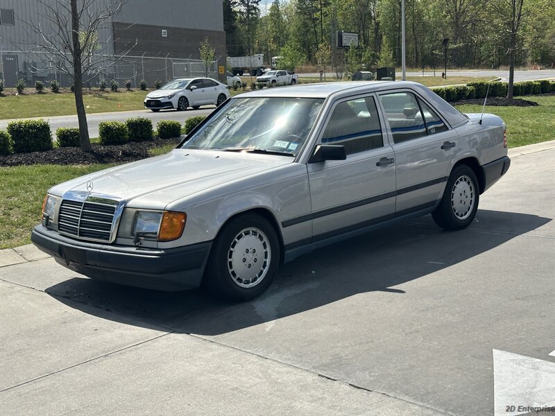 1989 Mercedes-Benz 300 E   - Photo 1 - Matthews, NC 28104