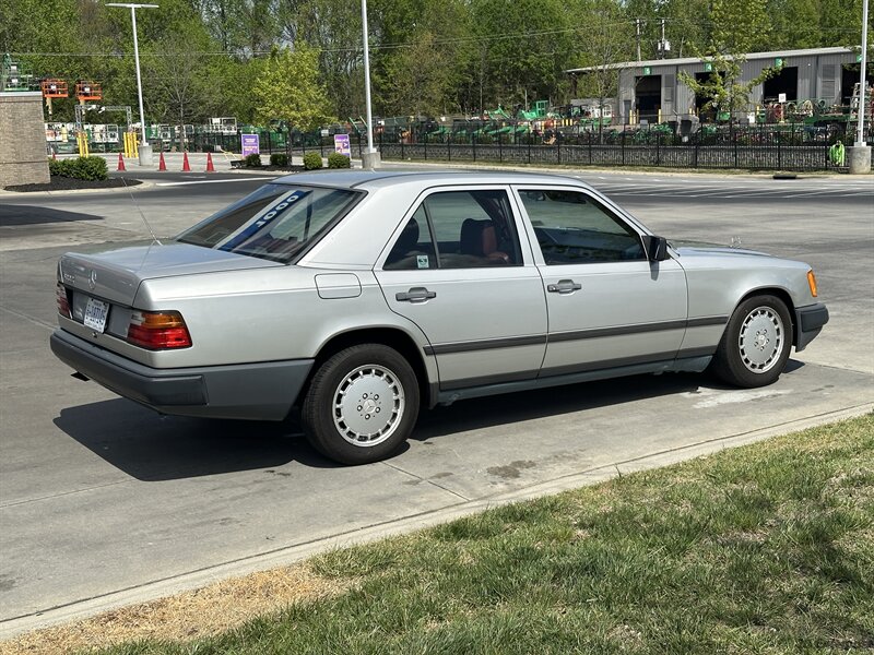 1989 Mercedes-Benz 300 E - Photo 4 - Matthews, NC 28104