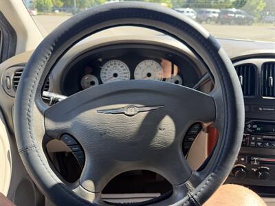 2005 Chrysler Town & Country LX   - Photo 11 - Elk Grove, CA 95624