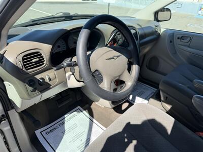 2005 Chrysler Town & Country LX   - Photo 13 - Elk Grove, CA 95624