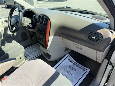 2005 Chrysler Town & Country LX   - Photo 17 - Elk Grove, CA 95624