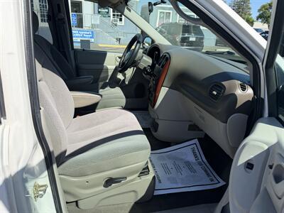 2005 Chrysler Town & Country LX   - Photo 18 - Elk Grove, CA 95624