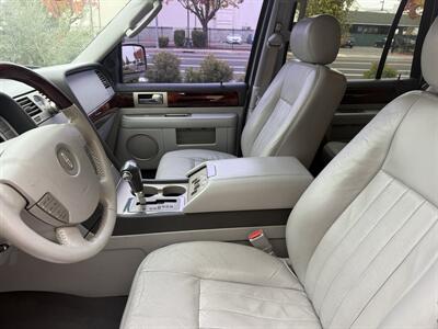 2005 Lincoln Navigator Luxury - Photo 10 - Elk Grove, CA 95624